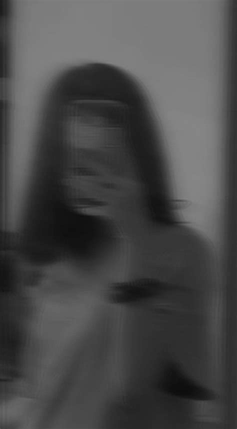 Pin By Salo On Dicas De Selfie Blurred Aesthetic Girl Mirror Shot