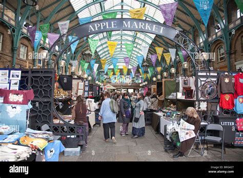 Covent Garden London Apple Market Stock Photo Alamy