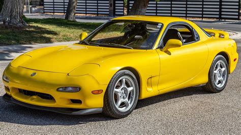 Why The Fd Mazda Rx 7 Is The Most Beautiful 90s Japanese Sports Car For