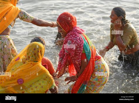 Women Bathing Ram Devra Pilgrims Festival Ramdevra Pokhran Rajasthan North India Asia