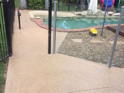 3 Reasons To Protect The Concrete Around A Pool With Epoxy
