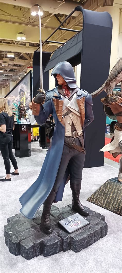 Lunar Archivist On Twitter Live Sized Assassin S Creed Statues At