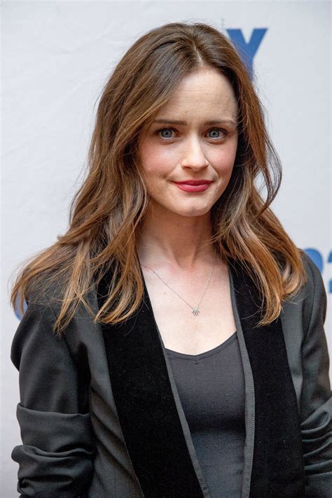 Alexis Bledel Gilmore Girls Rory Gilmore Hair Style Rock Cut And