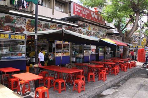 Jalan alor may be not much by day but when the sun goes down, the whole place transforms into a lively food paradise. Jalan Alor Food Street | Kuala lumpur city, Kuala lumpur ...