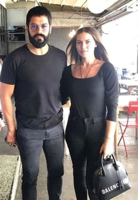 Burak Özçivit Y Su Esposa Días De Descanso En El Bósforo