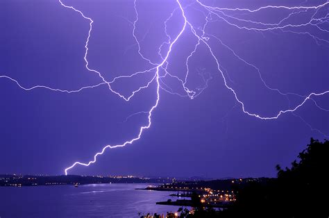File:Lightning over Quebec.jpg