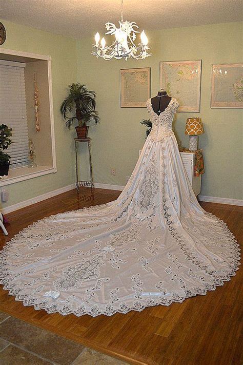 Quali abiti da sposa indossavano le spose all'altare nell'anno in cui siete nate? Abiti Sposa 1980 : Use custom templates to tell the right ...