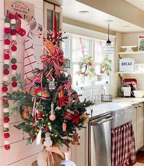 33 Gorgeous Christmas Kitchen Decorations To Be More Beautiful Christmas Kitchen Decor Diy
