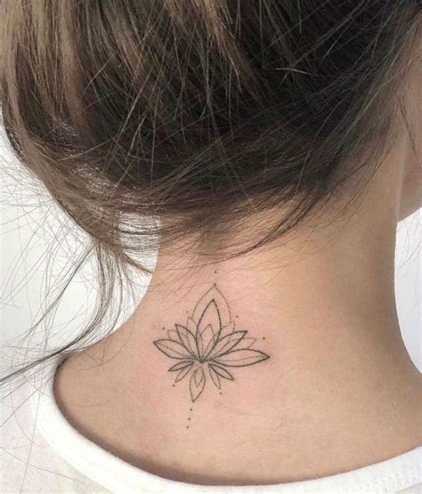 Lotus Flower Tattoo Neck в 2021 г Тату на затылке Татуировка в виде