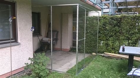 Terrasse sollte katzengerecht als katzenfreilauf abgesichert werden. Kleine Terrassenvernetzung in Ulm | | Katzennetze NRW ...