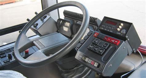 Ce dispositif est un régulateur de vitesse, comme on peut le trouver sur beaucoup de. TRANS'BUS - Dossier : Poste de conduite