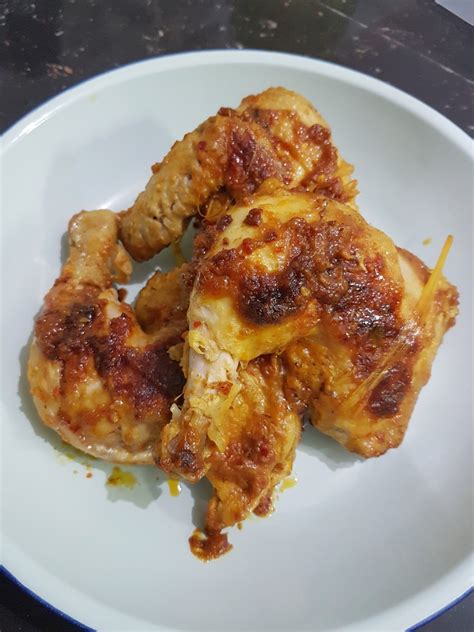 Masukkan ayam, santan, kaldu bubuk, gula, dan garam ke dalam wajan dan cicipi rasanya. StoriesofLife..: Ayam Bakar Padang