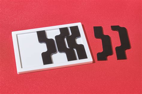 The ice 9 is an acrylic packing puzzle. 浅香 遊／Yuu Asaka - 秋田公立美術大学