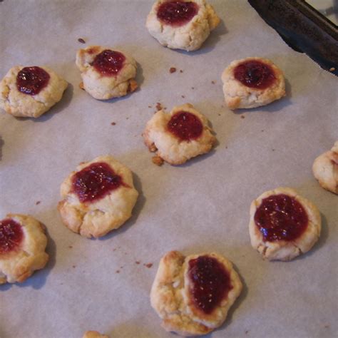 Well deserved, you're so determinated! Austrian Jelly Cookies : These jam filled Linzer cookies ...