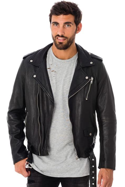A vendre une veste cuire bershka en très bon état de couleur marron en tres tres bon etat un peut porté taille: Collection Tendances: 20+ Inspiration comment porter veste ...
