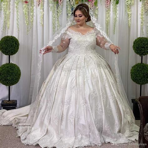 Hot Sale Lace Plus Size Ball Gown Wedding Dresses V Neck Beaded Long