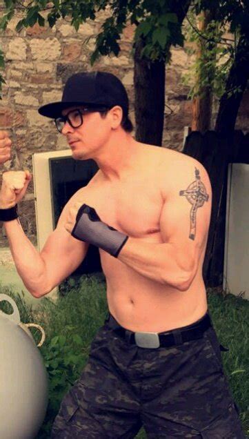 Like I Said My Man Is Hot Actors And Actresses Ghost Adventures Zak Bagans Ghost Pictures Ghost