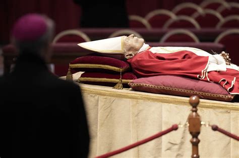 pope emeritus benedict xvi body lying in state at vatican