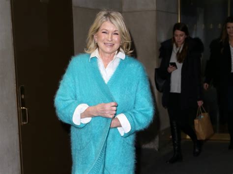 Martha Stewart Reveals How Thirst Trap Pool Selfie Helped Dating Life