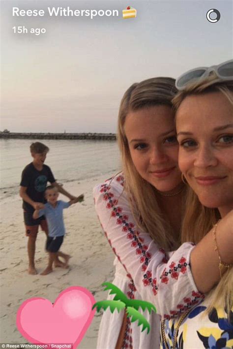 Reese Witherspoon Shares Photos With Big Little Lies Cast Daily Mail