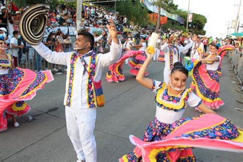 Tradicional Desfile De Comparsas Se Vivió Hoy En Fiestas Del 20 De