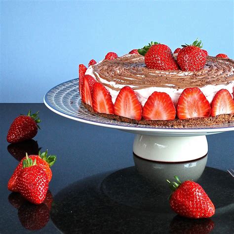 The amount of sugar will depend on how sweet the berries are and how sweet you prefer the cake to be. Gluten Free Alchemist: Strawberry Mousse Cake - gluten free