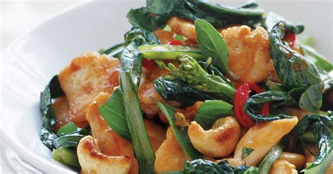 Serve this delicious pan fried chinese chilli chicken as an appetizer or make a meal with plain rice/chinese vegetable fried rice and black sesame nai huang bao recipe. Chilli chicken stir-fry