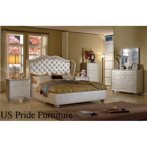 Also included is the matching bowfront nightstand, dresser, and jewelry mirror. B8062 MANHATTAN 4-Piece Pearl Bedroom Set
