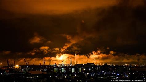 Fire Shuts Down Europes Largest Oil Refinery Dw 07302017