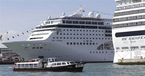 5 Injured In Venice As Cruise Ship Slams Into Tourist Boat