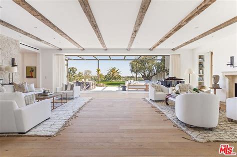 Michelle Pfeiffers Pacific Palisades Home Sells For 25m
