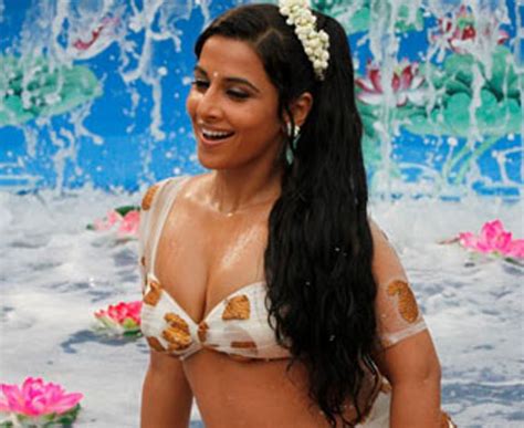 Awesome 19 Vidya Balan Hot Pics LATEST Bikini Image HD