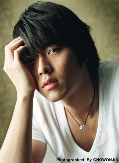 His first film was shower in 2002, but it was not. Hyun Bin Foto and Profile