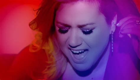 Sober is a song recorded by american recording artist kelly clarkson taken from her third studio album, my december (2007). Watch Kelly Clarkson's Valentine's Day-Ready Video For ...