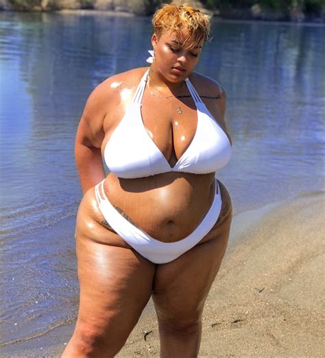 Photo Plus Size Lady Shows Off Her Curves In Bikini