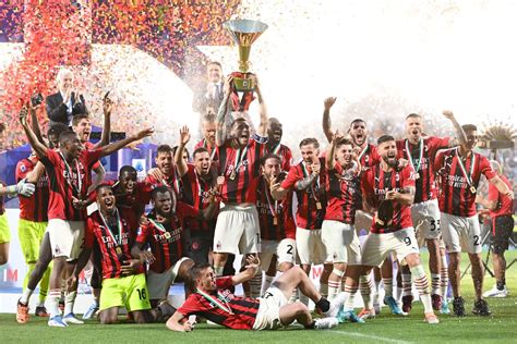 ac milan are the champions of italy after 11 years the ac milan offside