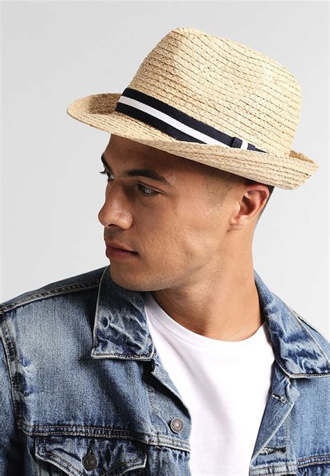Pour repondre aux besoins specifiques peaux masculines, florame a cree un complexe, veritable concentre de nature, dans. chapeau homme mode 2018 - Le specialiste des chapeaux