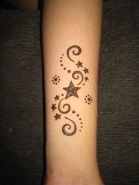Cute simple fingers mehndi design/tattoo style mehndi design ideas for girls. Easy Mehndi Designs that are Quick to Try Yourself ...