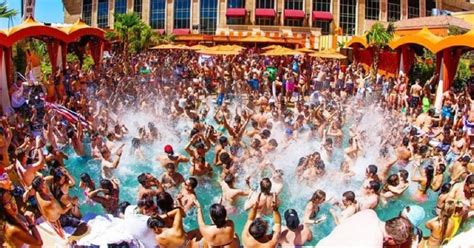 Las Vegas Strip 3 Stop Pool Party Crawl Mit Party Bus Getyourguide