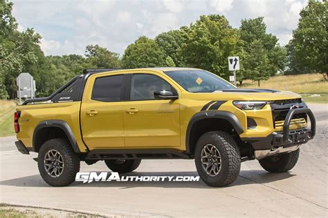 We Go Hands On With The 2023 Chevy Colorado Zr2 Interior
