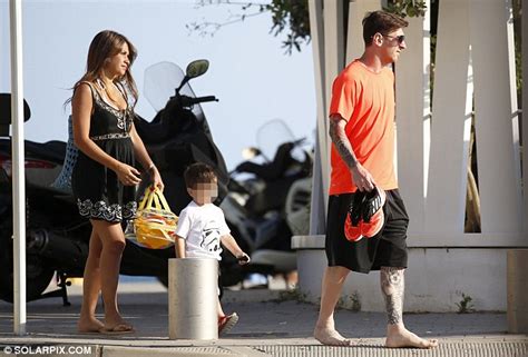 Photos Lionel Messi Enjoys Beach Time With Pregnant Girlfriend Son