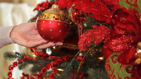 How to Decorate Your Christmas Tree video - YouTube