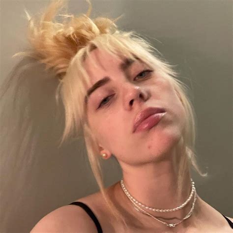 Billie Eilish Posts A New Selfie Flaunting Her Blonde Hair Look And We