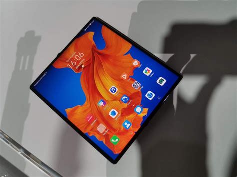Huawei Mate Xs Hands On A Different Take On Foldable Smartphones