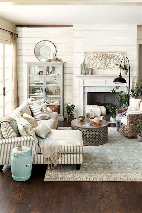 35 Rustic Farmhouse Living Room Design And Decor Ideas For