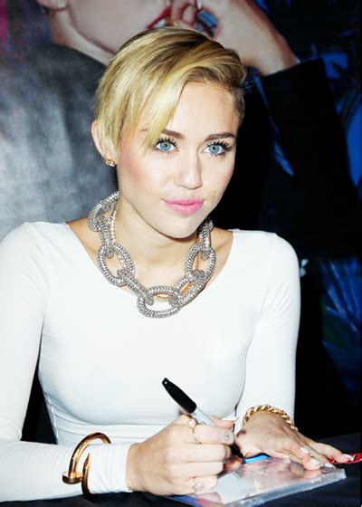 Miley Cyrus Body Measurements Bra Size Weight Height Shoe Stats