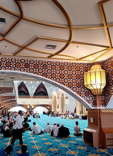 Suasana Ibadah Salat Jumat Di Masjid Al Jabbar Minggu Ketiga Tahun 2023