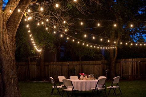 Super chic and totally functional backyard twinkle lights will ensure your party is not ending before daylight does. Domestic Fashionista: Backyard Anniversary Dinner Party