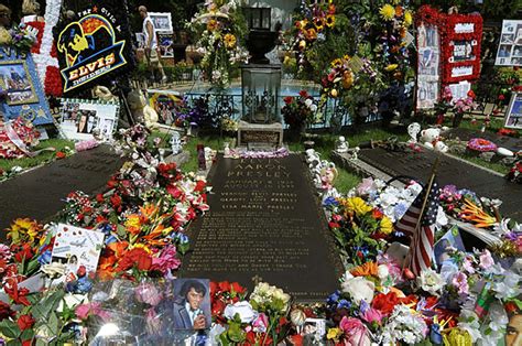 Thousands Of Elvis Fans Flock To Graceland Vigil