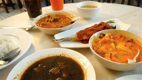 The nyonya chicken rendang (rm21) is also from tan's mother's repertoire and is made to her exacting standards. Delicious MELAKA NYONYA FOOD + NYONYA KUIH | Food and ...